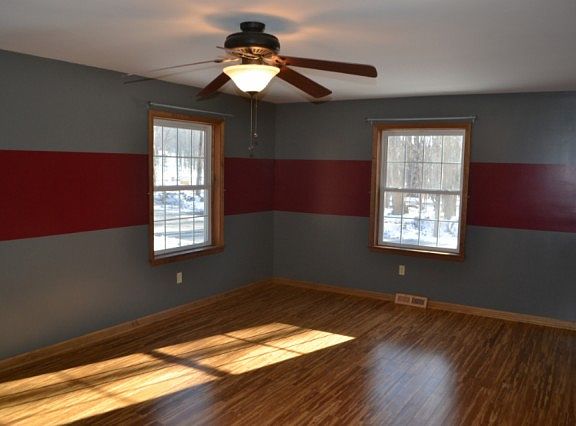 5th image of 1043 Rock City Rd