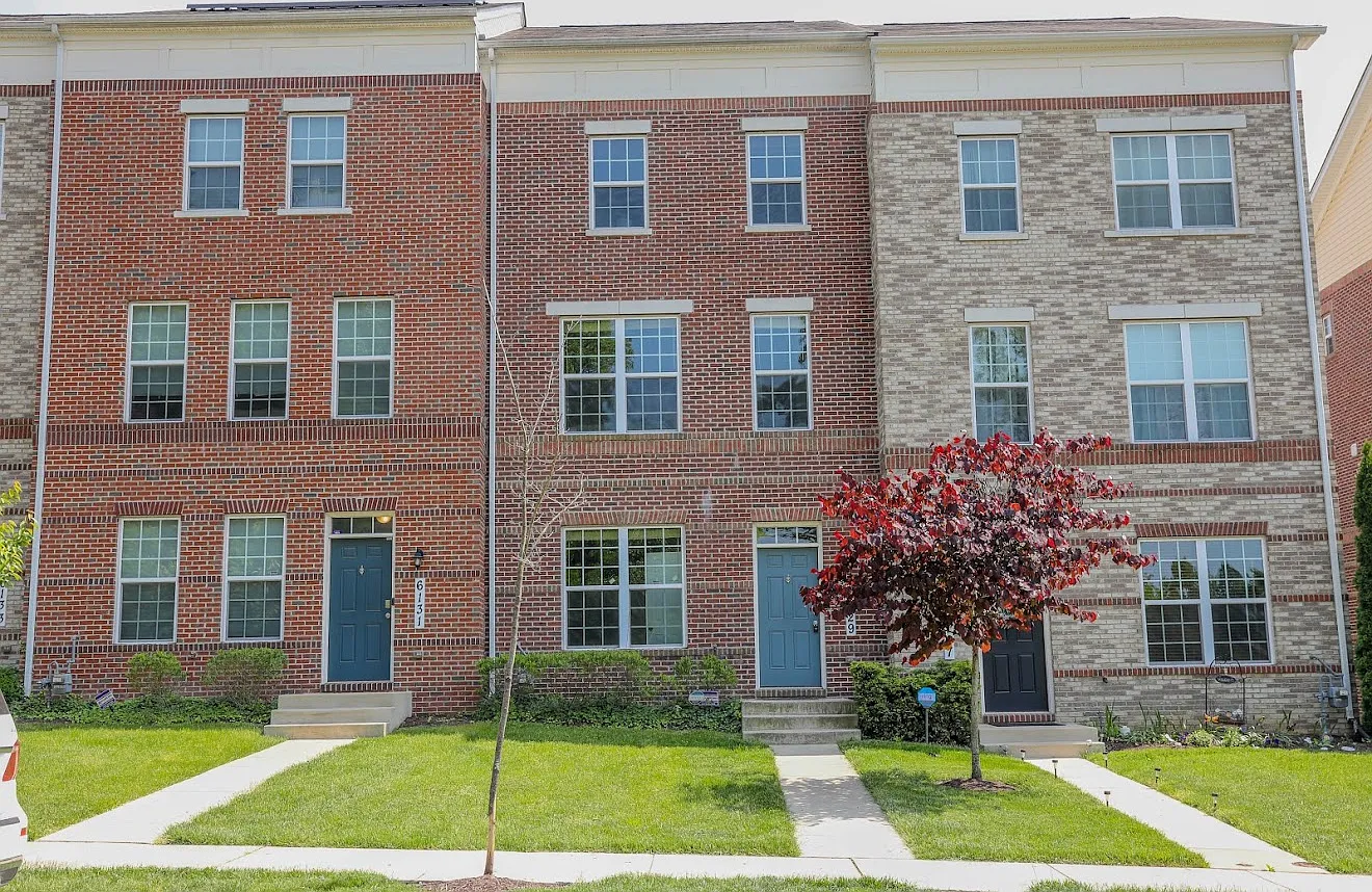 4 bed, 1818 sqft, $3,300 — Photo 1
