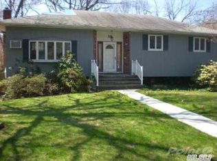 38 Gannet Dr, Commack, NY 11725