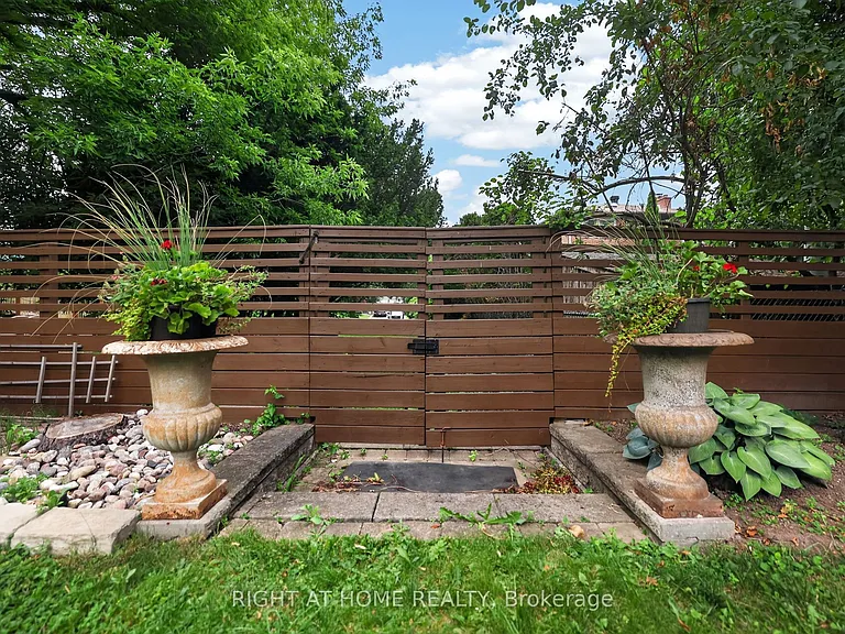 35 Brightbay Cres — Photo 41