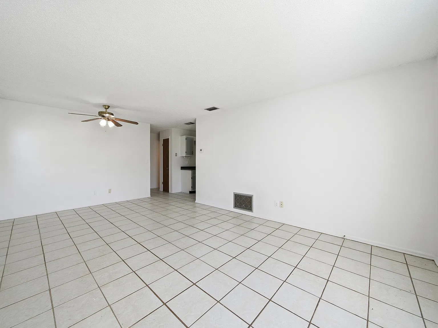 2 bed, 778 sqft, $1,600 — Photo 2
