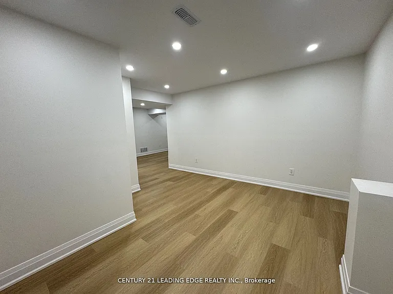 149 Hurst Dr #LOWER — Photo 18