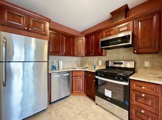 31-56 37th St #3R, Astoria, NY 11106
