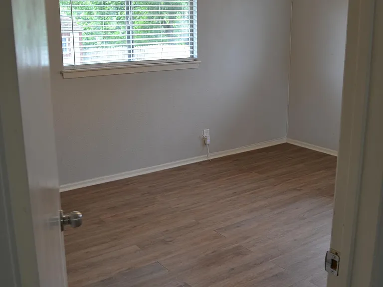 510 Tumblebrook — Photo 11