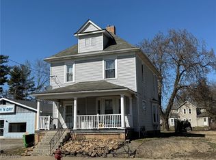 439 E 3rd St, Uhrichsville, OH