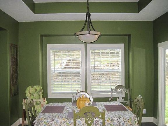 Dining room, tray ceiling