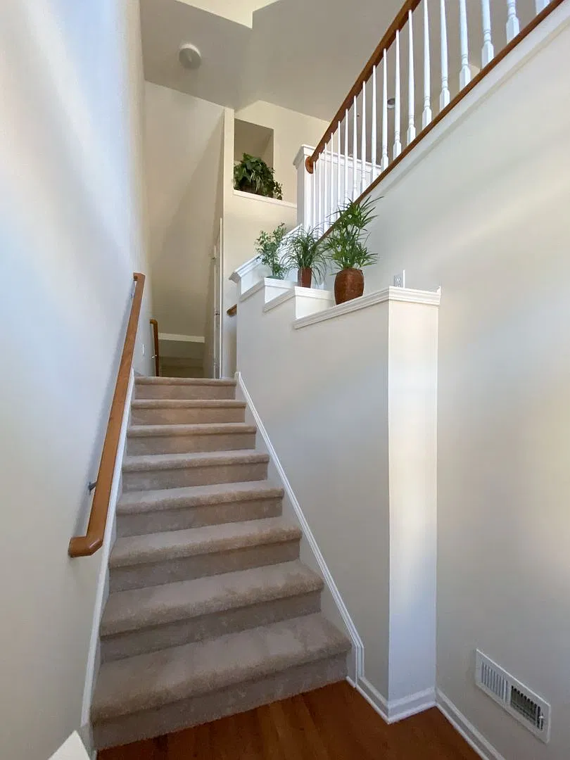 Spacious Townhouse on Vintage Drive — Photo 2