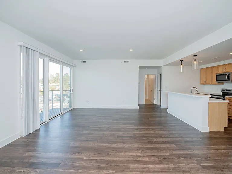 Riverside Village Apartments — Photo 117