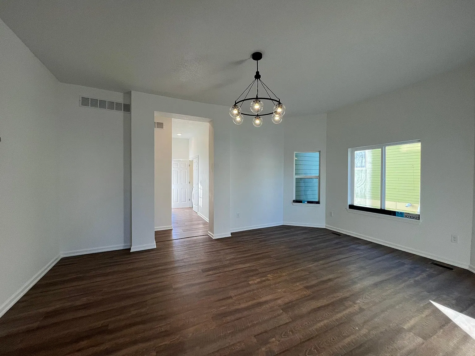 3 bed, 1.5 bath, 992 sqft, $1,620 — Photo 3