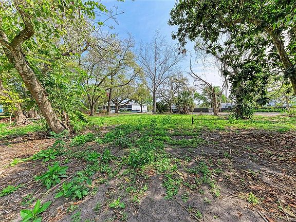 5th image of 820 S Beneva Rd