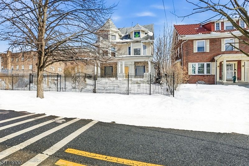 1st image of 16 Ingraham Pl