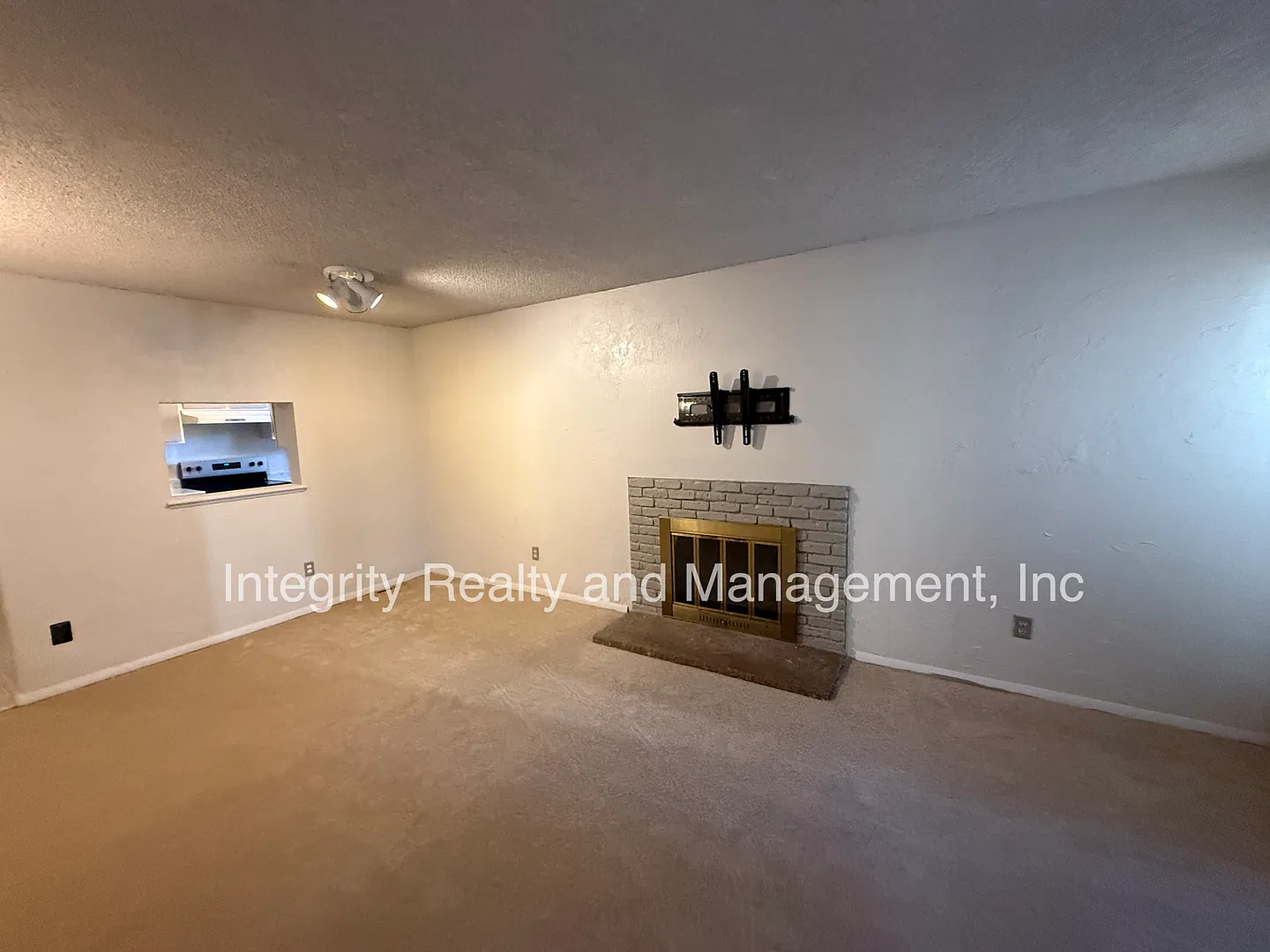 1 Bed/ 1 Bath, 711 Sqft - 9757 E Peakview Ave Unit B03 Englewood, CO 80111 — Photo 2