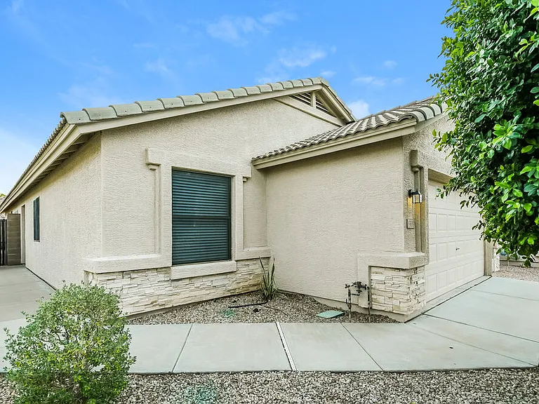 19819 N 34th Pl — Photo 1