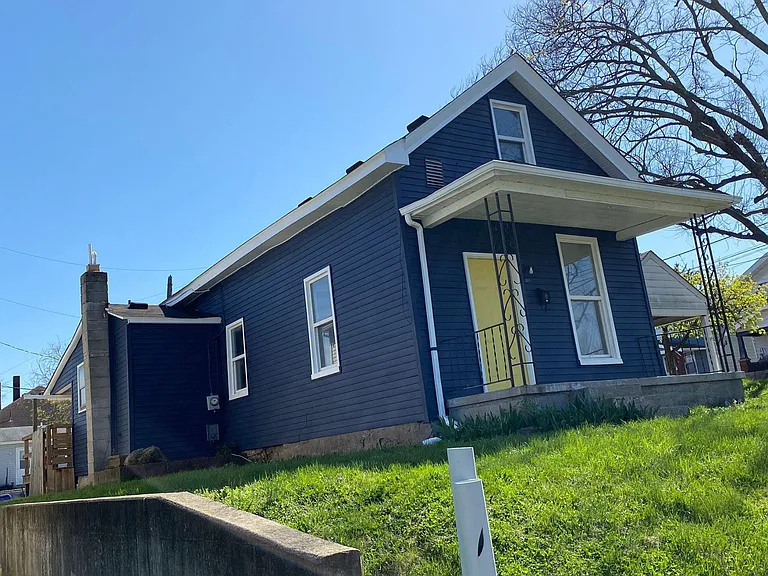 227 Warwick Ave — Photo 1