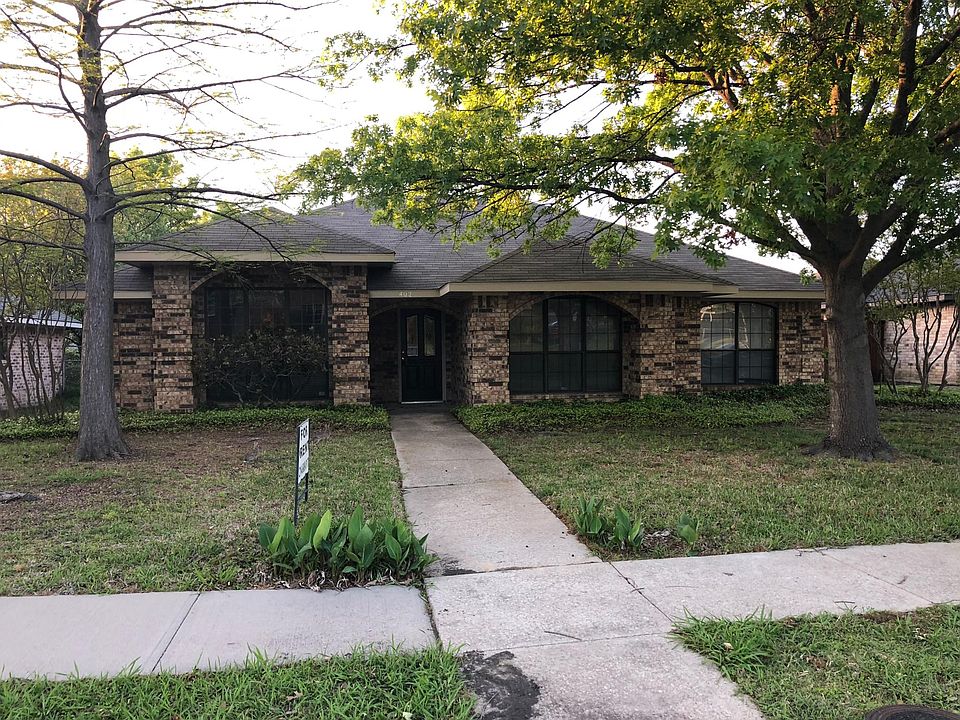 Front view of home