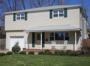 78 Trafford St, Shrewsbury, NJ 07702