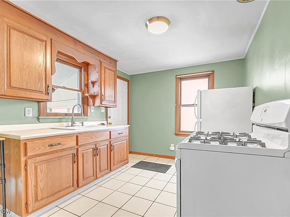 3rd image of 1848 Lexington Ave NW