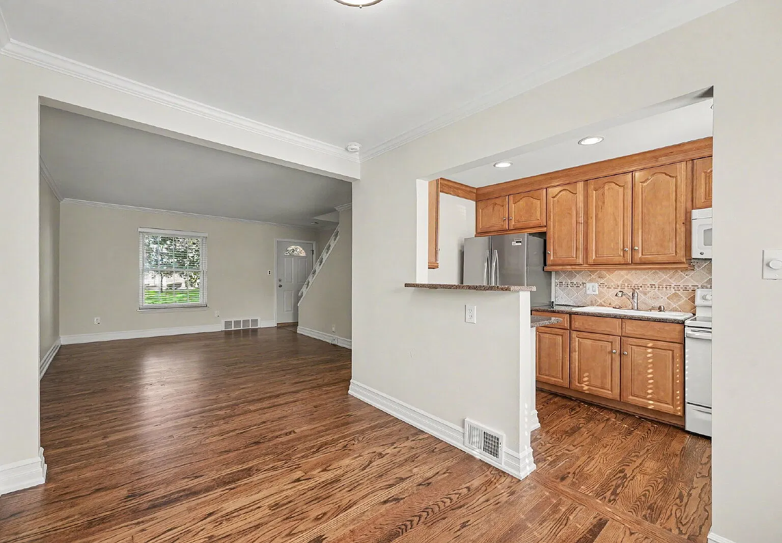 2 bed, 1.0 bath, 896 sqft, $1,500 — Photo 4