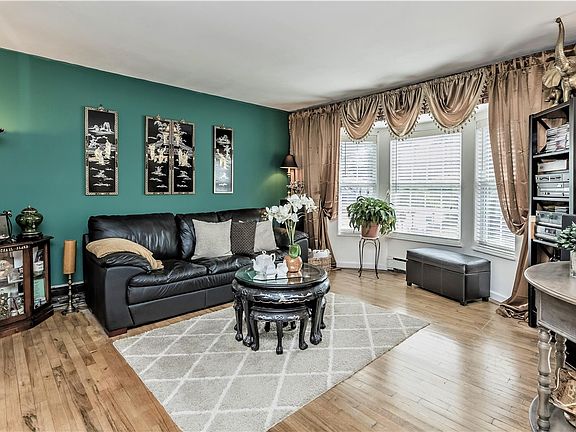 2nd image of 27 Pacific Ave