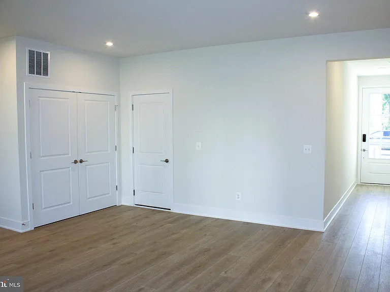 139 Heyford Dr — Photo 6