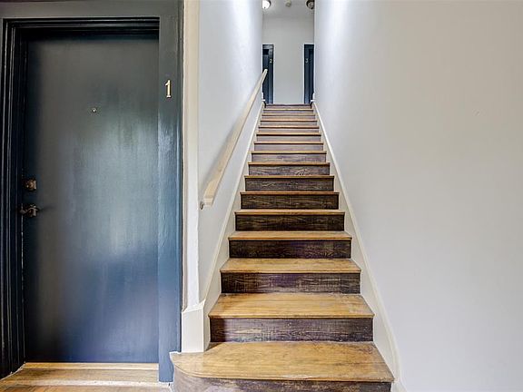 3rd image of 1516 Bonnie Brae St APT 2