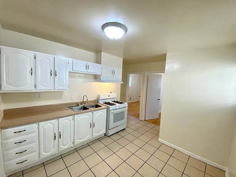1532 Locust Ave — Photo 3