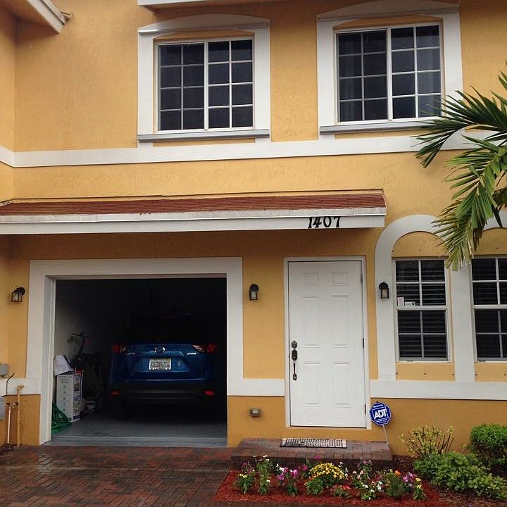 1st image of 1407 Avon Ln