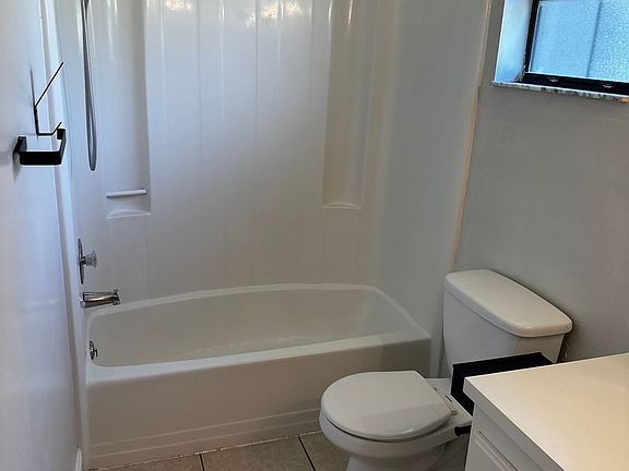 4th image of 4901 Dover Cir APT 3