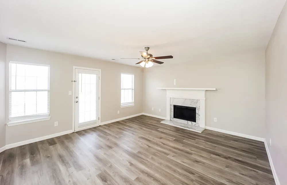 3 bed, 2.5 bath, 1707 sqft, $2,075 — Photo 4