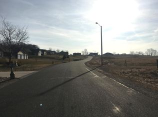 607 Bobolink Ln, Cascade, WI 53011