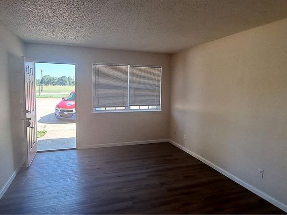 4th image of 1810 W Twin Springs St #3