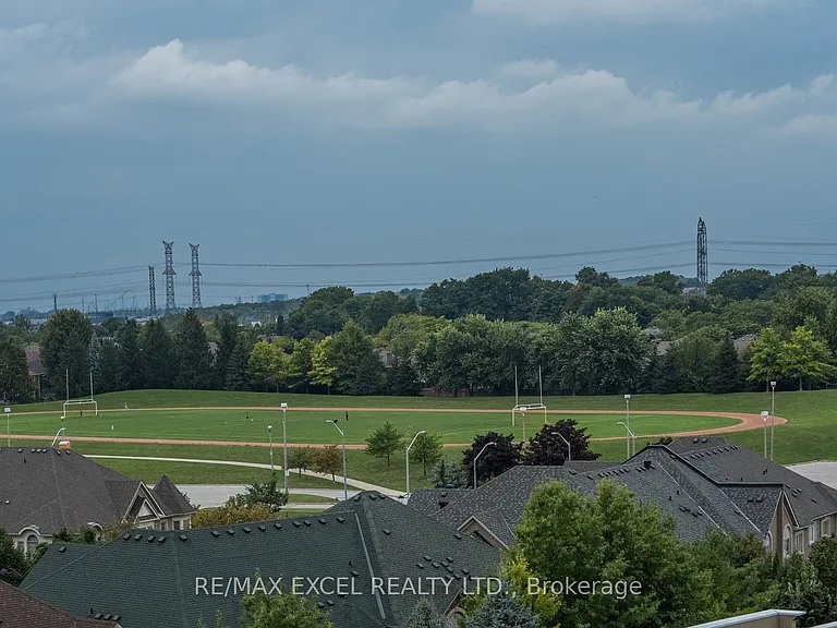 8 Beverley Glen Blvd #802 — Photo 44