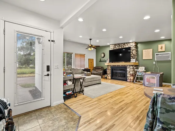 322 7th Ave NW, Minot, ND 58703