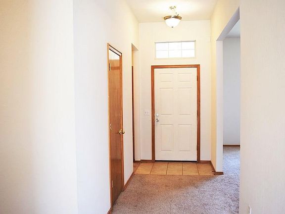 4th image of 716 E Elder Ln