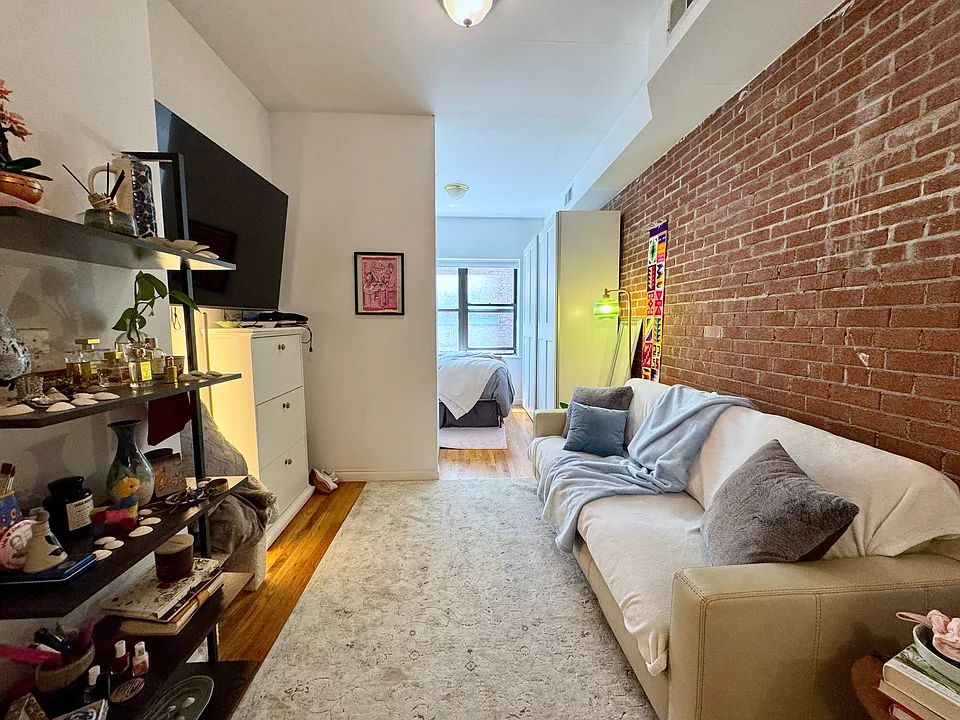 52 W 14th St #6B