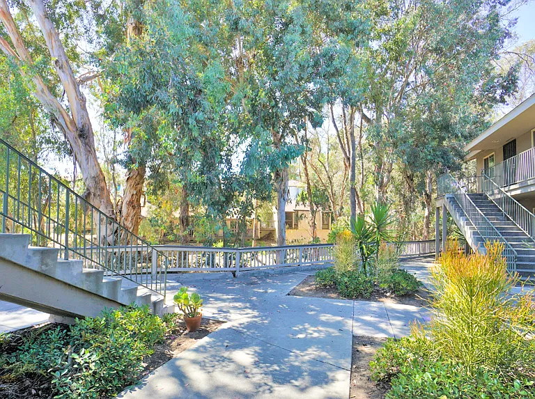 7516 Parkway Dr #1E — Photo 1