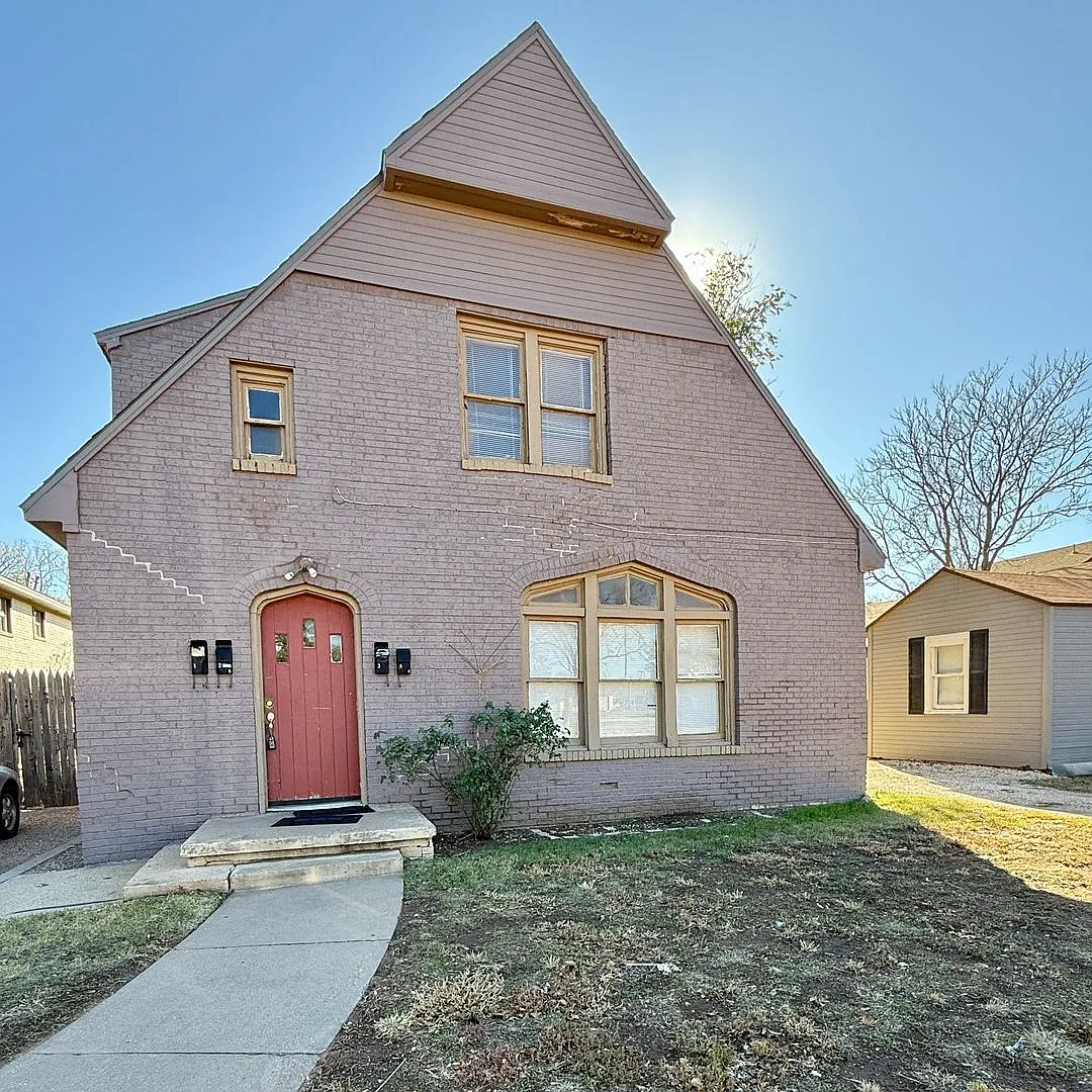 CD 2105 14th Street — Photo 1
