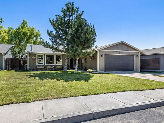 3rd image of 1536 NE Deedie Ct