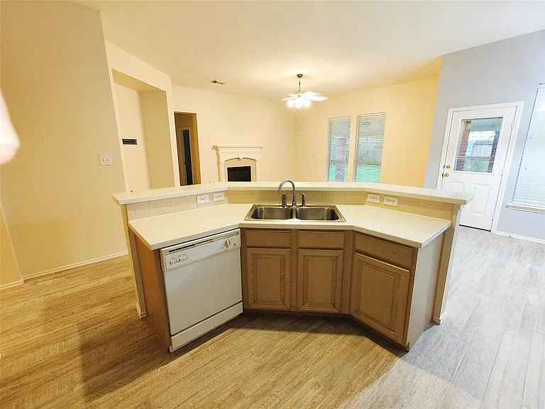 7127 Bristol Ridge Dr — Photo 33