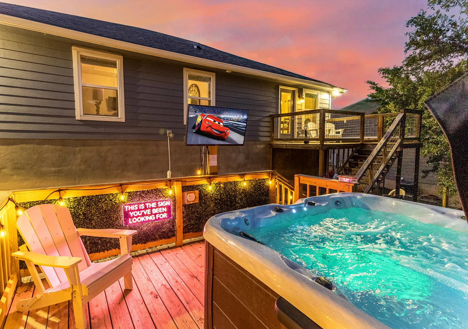 Neon Vibes Outdoor TV Hot Tub Arcade Room — Photo 1