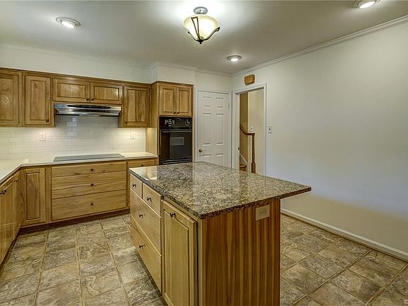 5th image of 9411 Avalon Dr