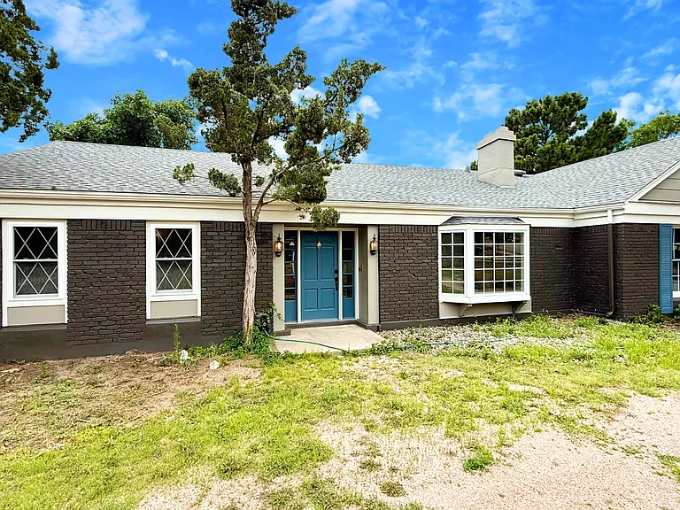5330 Miranda Rd — Photo 1