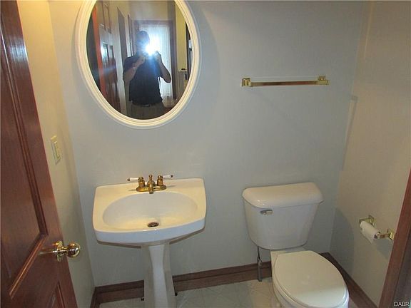 4th image of 54 Huffman Ave
