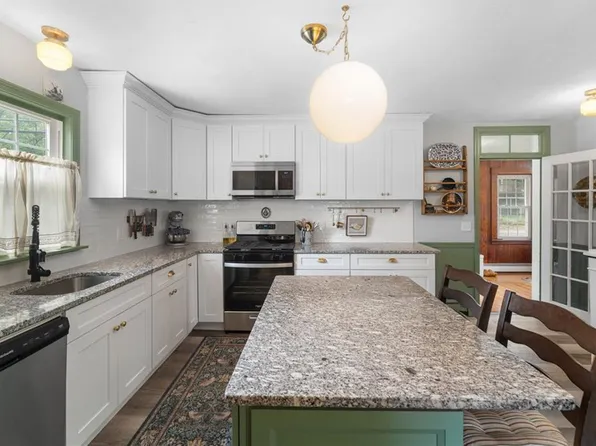 821 Greenville Ave, Johnston, RI 02919