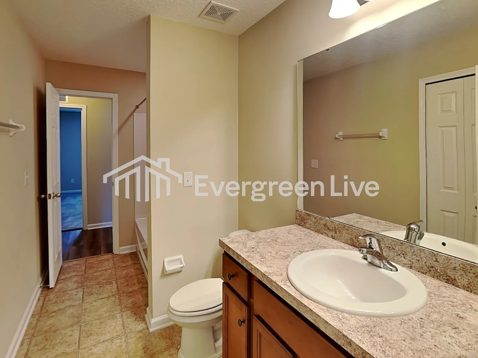 4 bed, 2.0 bath, 2080 sqft, $2,195 — Photo 4
