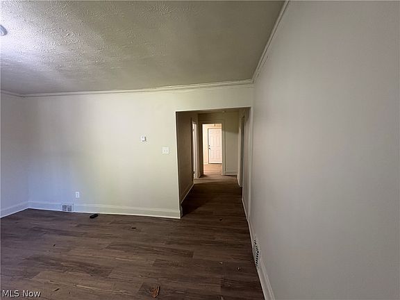 4th image of 3323 E 143rd St