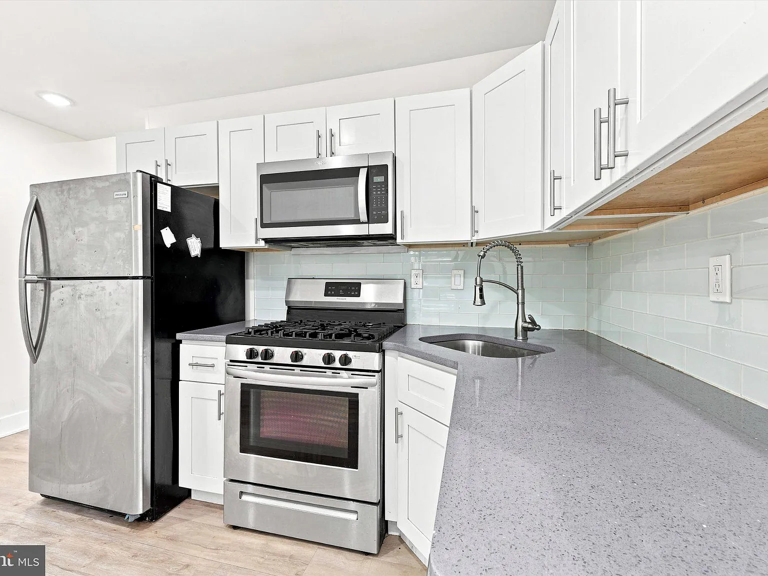 2 bed, 1.0 bath, 1400 sqft, $1,400 — Photo 4