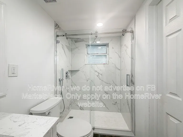 900 6th St #3 — Photo 1
