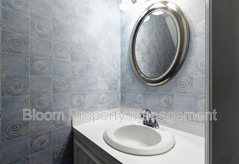 579 Travelers Blvd — Photo 5