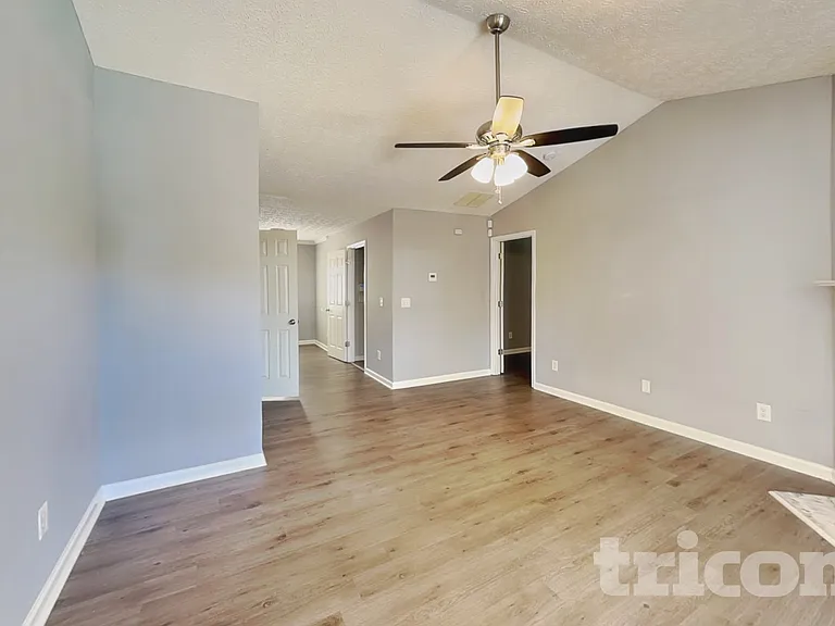 329 Kellys Walk — Photo 2